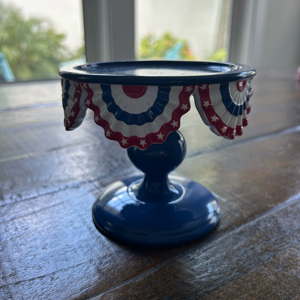 “New” Bath & Body Works Patriotic Bunting Pedestal 3 wick candle holder